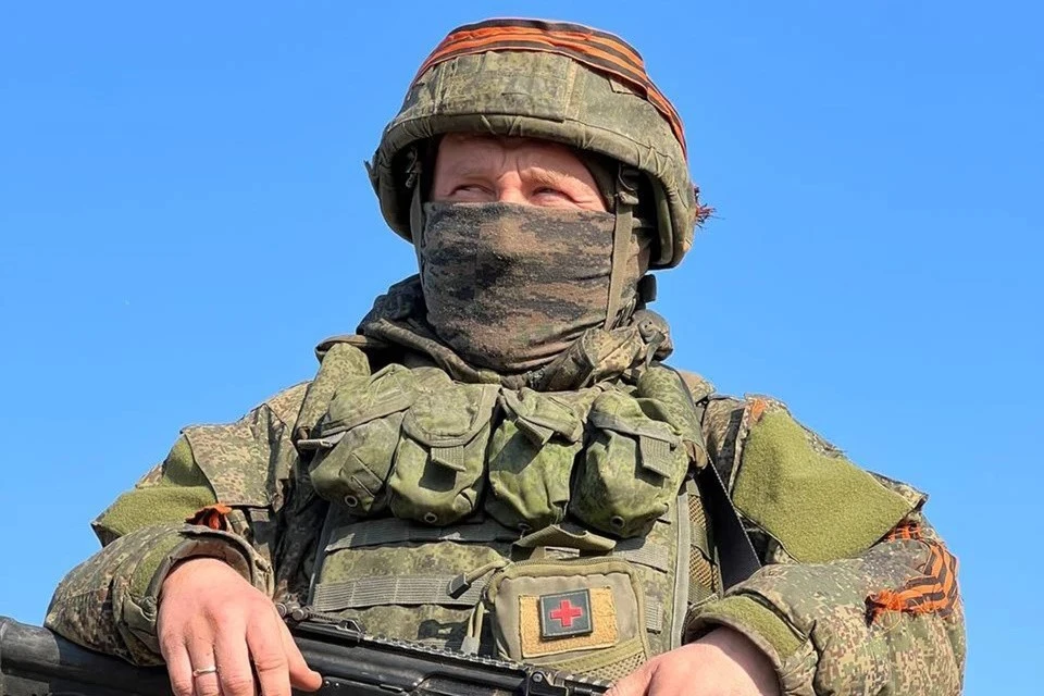 Наши бойцы доставили в Херсон, который пока - под контролем Киева, музыкальную колонку и включили Гимн России.