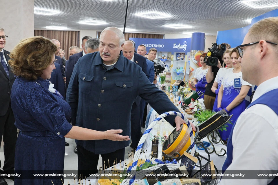 Лукашенко показал, что подарит Путину в конце месяца. Фото: president.gov.by