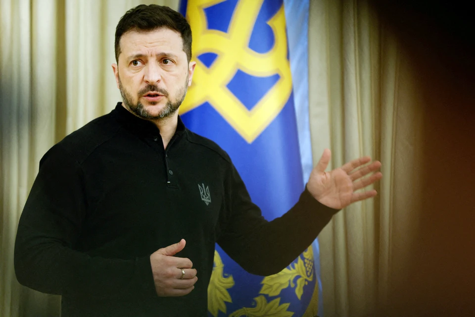 Зеленский сейчас жалостно ноет, обидевшись, что его все бросили и перенесли свое внимание на Ближний Восток