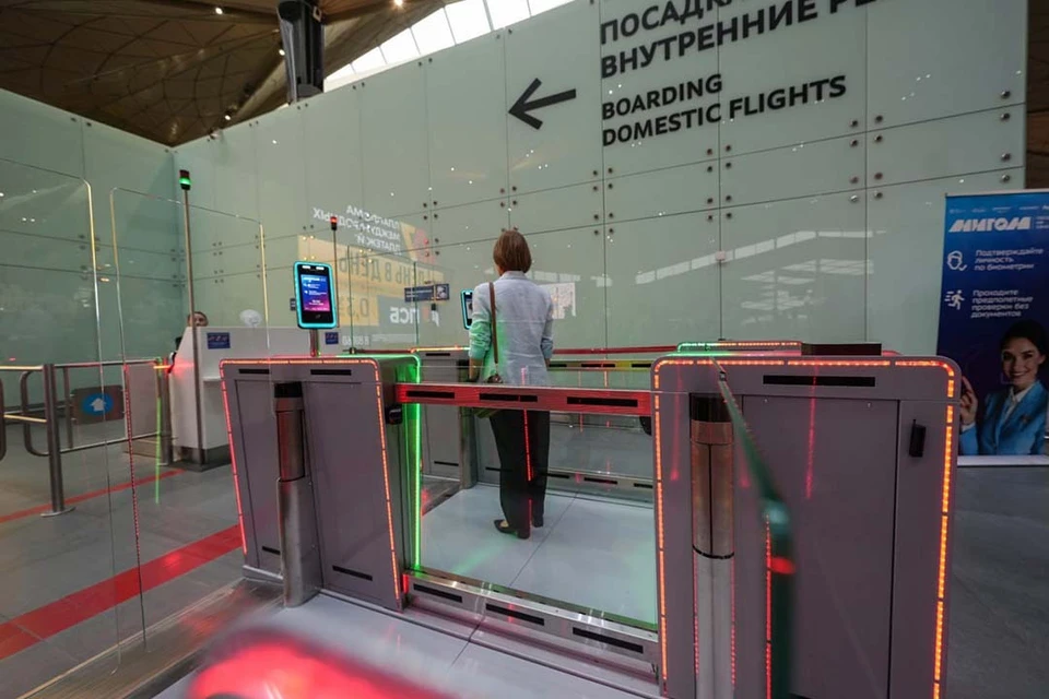 Накануне в аэропорту начали тестировать биометрические турникеты. Фото: пресс-служба Пулково