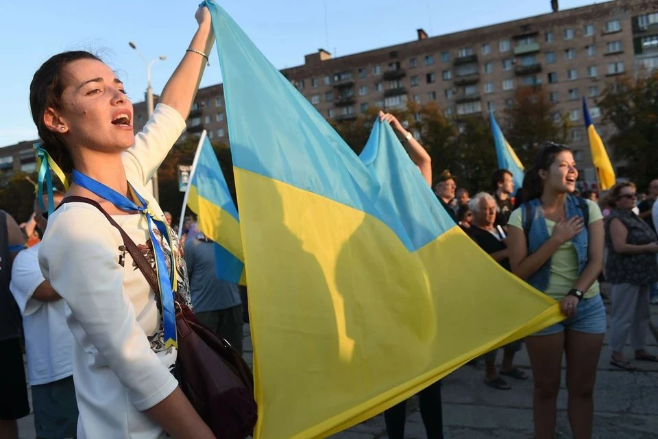 Молодые девушки бегут с Украины: родители против воли отправляют их в Европу