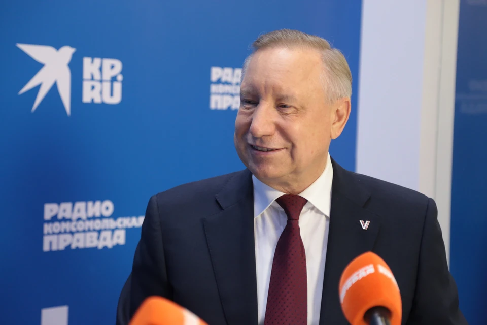 Губернатор Петербурга Александр Беглов посетил стенд "Комсомольской правды" на ПМЭФ-2025