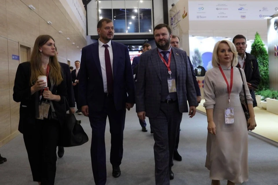 Делегация региона работает на форуме ПМЭФ-2025. Фото: тг-канал Евгения Балицкого