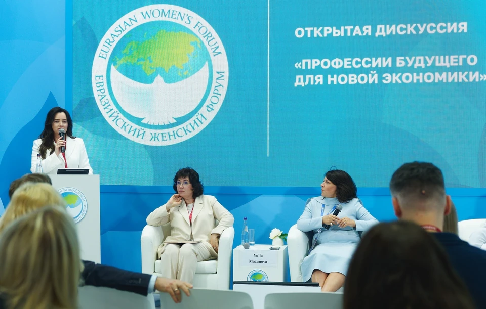 Юлия Мазанова подчеркнула, что для Компании тема расширения женского участия в индустрии – это стратегический ответ на вызовы времени