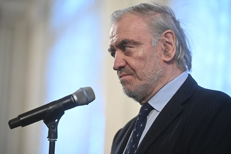 Валерий Гергиев продолжает делиться новостями о будущей реконструкции здания Мариинского театра.