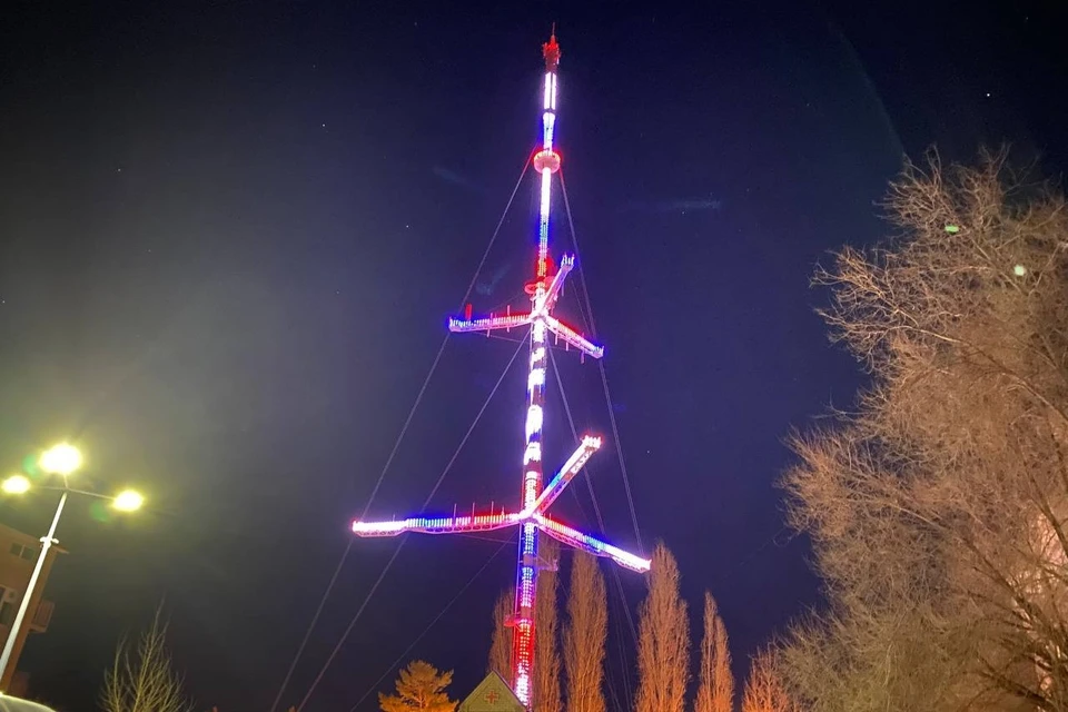 Подсветку можно будет увидеть с 21:00 и до полуночи.