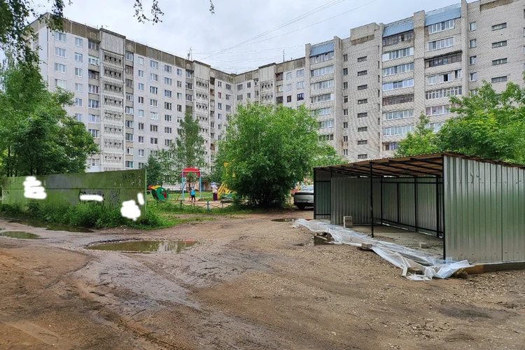 Актуальная проблема: В Твери установленная рядом с детской площадкой «помойка» вызвала недовольство жителей