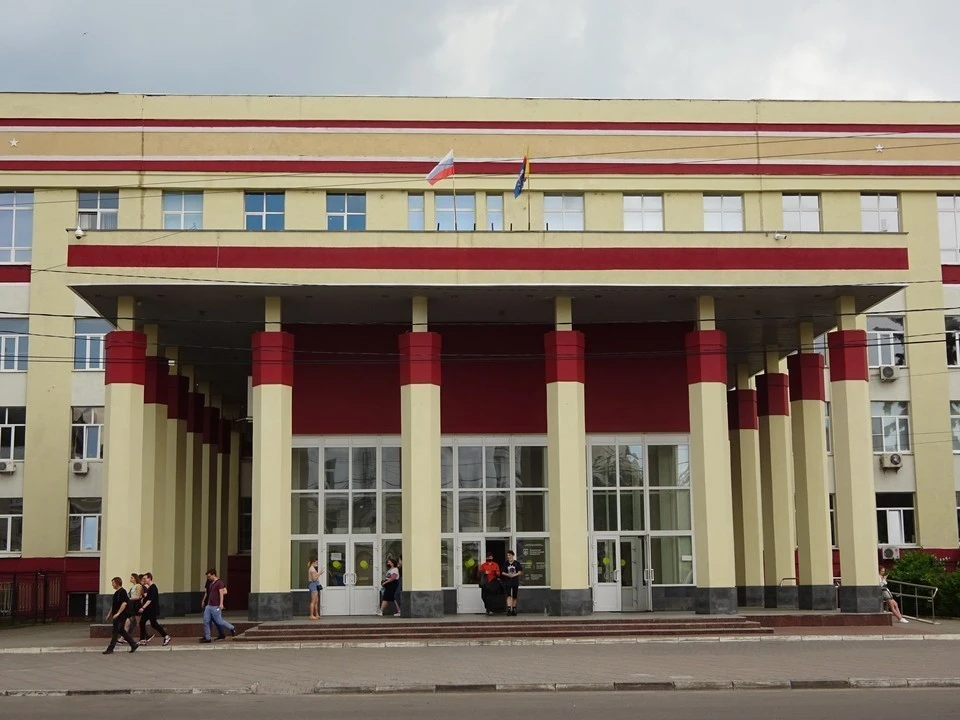 ВГУ – традиционно в авангарде ценников на платное обучение.