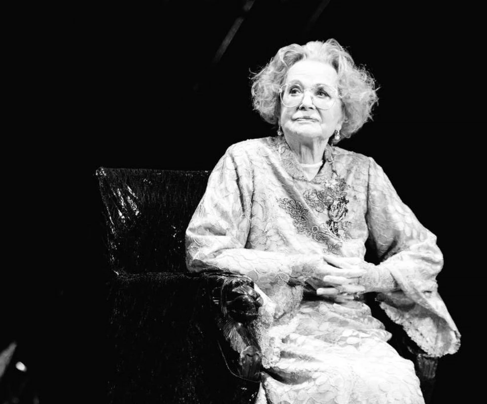 На снимке: Валентина Талызина в день празднования своего 90-летнего юбилея. Фото: Е. Лапина / t.me/teatrmossoveta