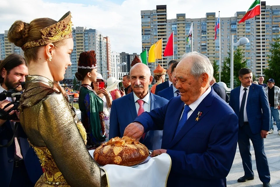 Ранее они посетили праздник, который прошел в казанском ипподроме. Фото: rais.tatarstan.ru