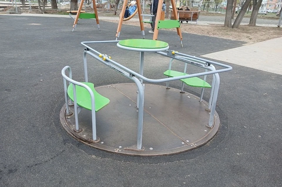 В парке Ярославля установили карусель, которую нельзя эксплуатировать на обычных детских площадках.