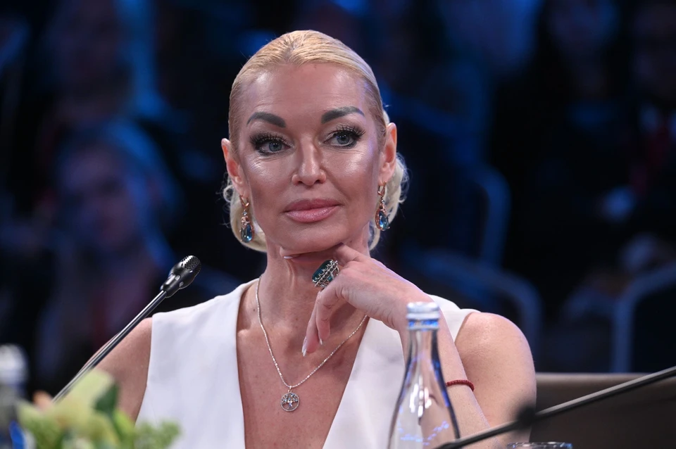 Анастасия Волочкова оценила поступок дочери, которая не поменяла фамилию после свадьбы.