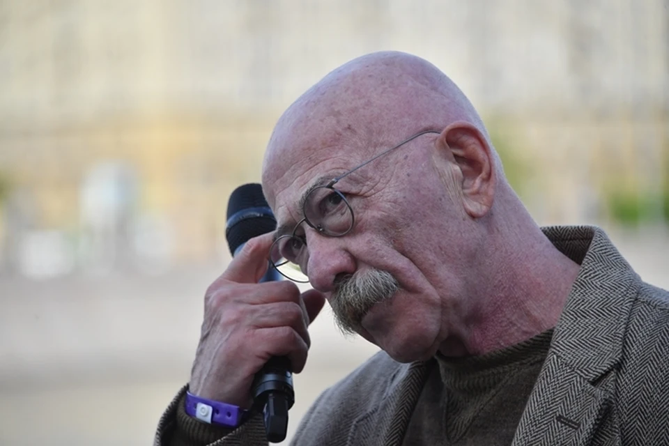 Певец ответил на вопросы во время презентации.