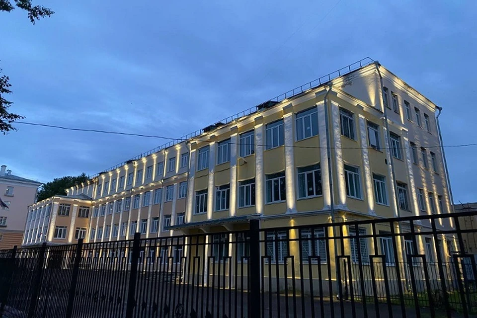 В Ярославле подсветили школу №49.