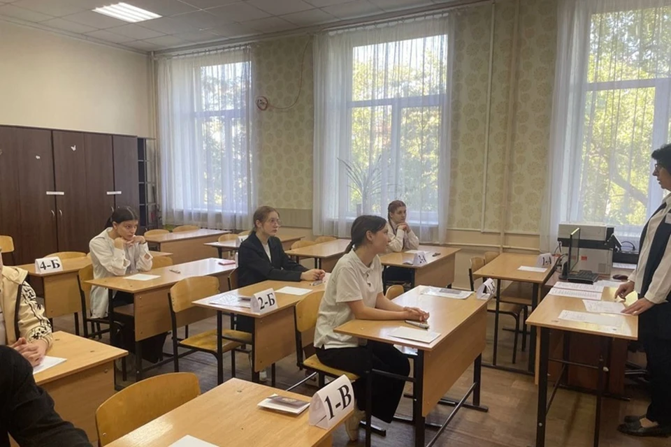 В этом году в прохождении ЕГЭ испытали себя 680 выпускников. Фото: Минобрнауки ДНР