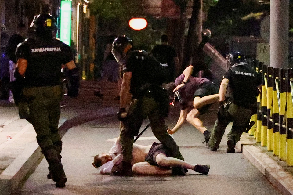 Студенты и оппозиционеры вышли на митинг в Белграде и призвали к «убийству Сербии»