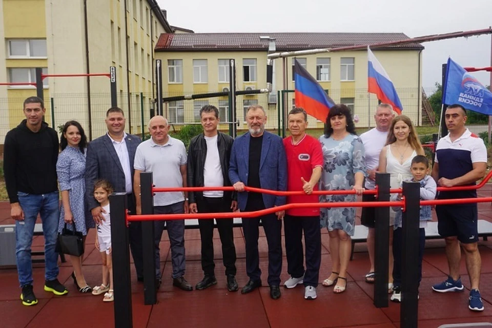 В Мангуше открыли новую спортплощадку для подготовки и сдачи нормативов. Фото: t.me/boris_trima_mangush_mo