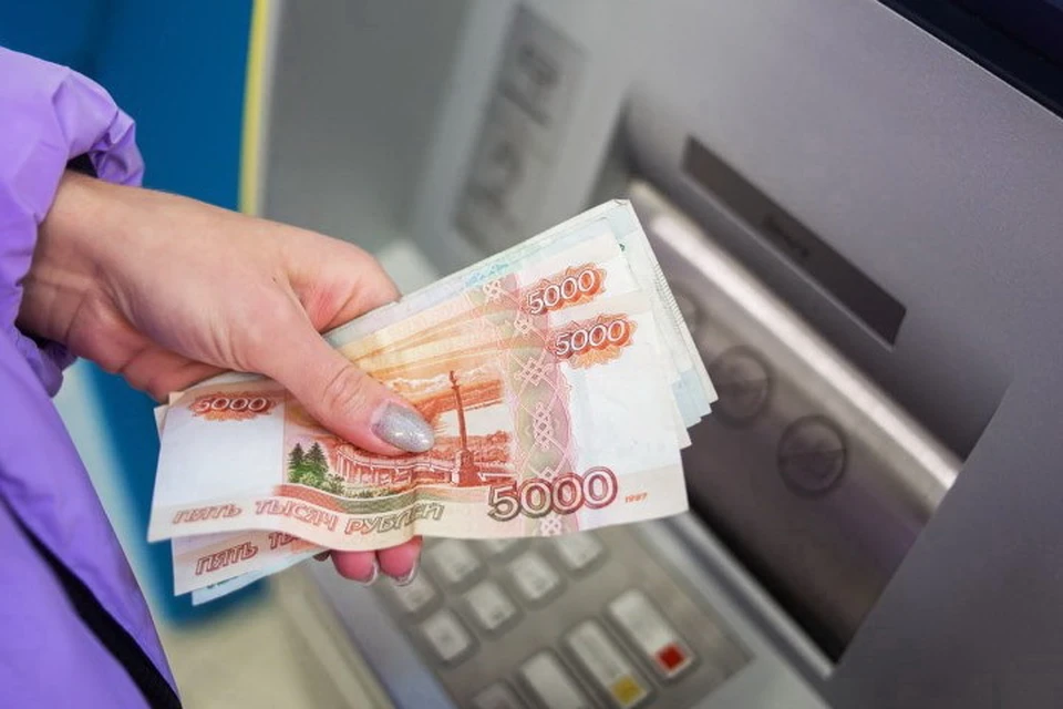 Если ваша прибыль от банковских вкладов за прошлый год превысила 210 тысяч рублей, то вам нужно будет уплатить налог. Фото: Минтруда ДНР