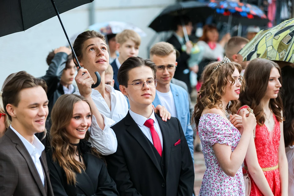 В завершение вечера ребят ждет сюрприз – выступление приглашенной звезды.