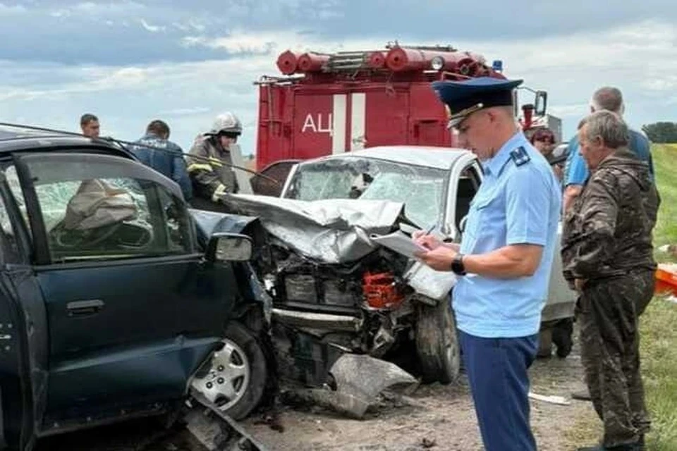 Лихач на Kia выехал на полосу встречного движения и врезался в автомобиль Honda