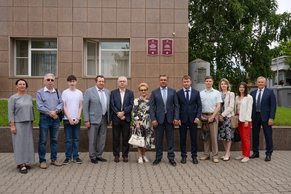 На торжественном открытии мемориальных табличек, посвященных Михаилу Платоновичу Сморгунову и Самуилу Моисеевичу Зильберману. Фото: Антон Петров