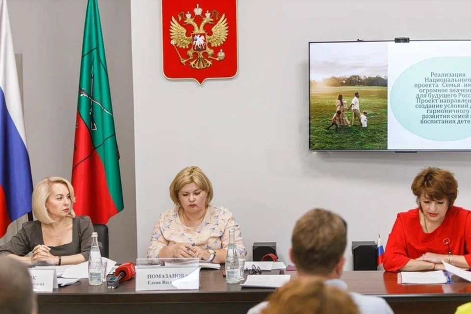 Три проекта по поддержке семьи и экологии внедряют в регионе. Фото: тг-канал Евгения Балицкого