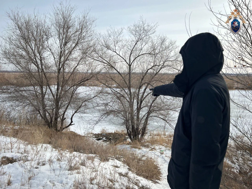 Чтобы тело не нашли, обвиняемый привязал к нему с помощью буксировочного троса камень.