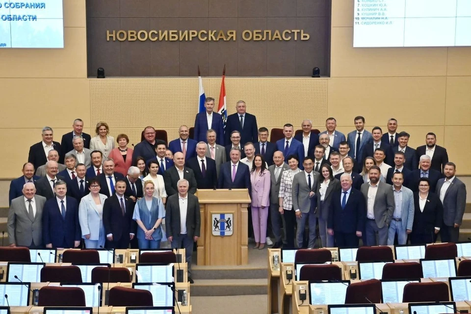Губернатор отметил слаженность действий власти во время пандемии, начала СВО и экономических трудностей. Фото: Правительство Новосибирской области.