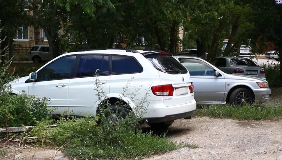 Автовладельцев призывают соблюдать правила парковки. Фото: кадр из видео администрации Симферополя