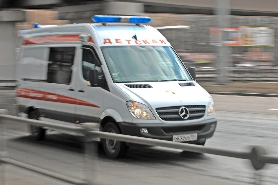 Брошенный мальчик на пол в аэропорту Шереметьево пошёл на поправку