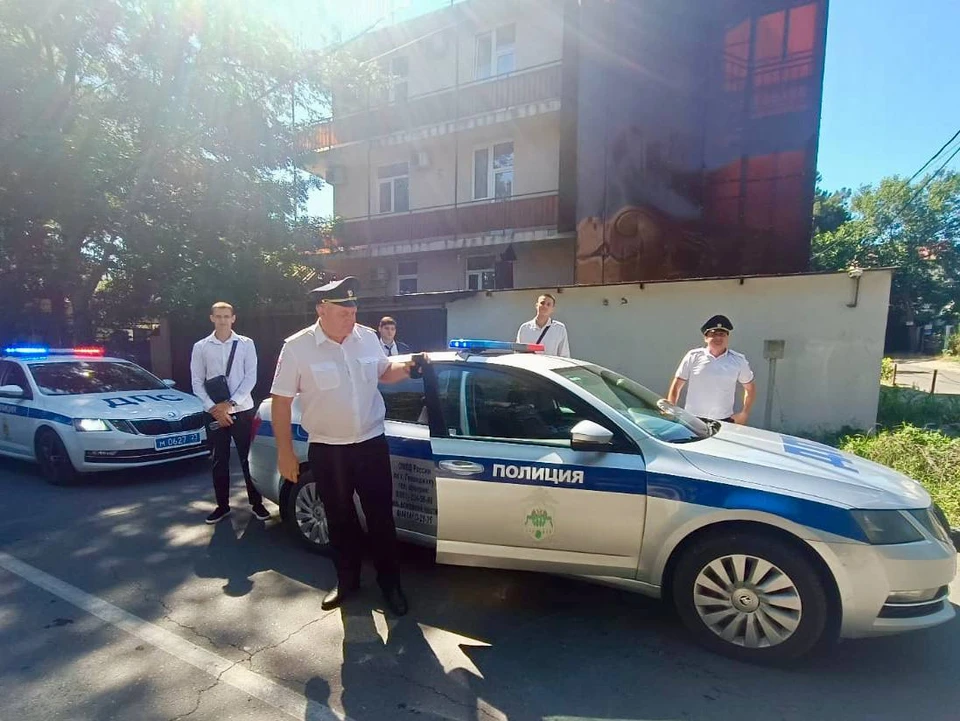 В Геленджике школьников на ЕГЭ доставили на патрульной машине с мигалками Фото: телеграм-канал заместителя главы Геленджика Янины Скориковой
