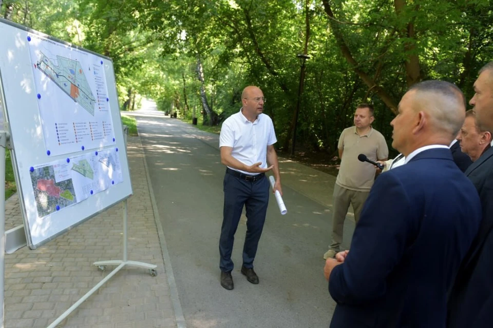 Совещание в парке