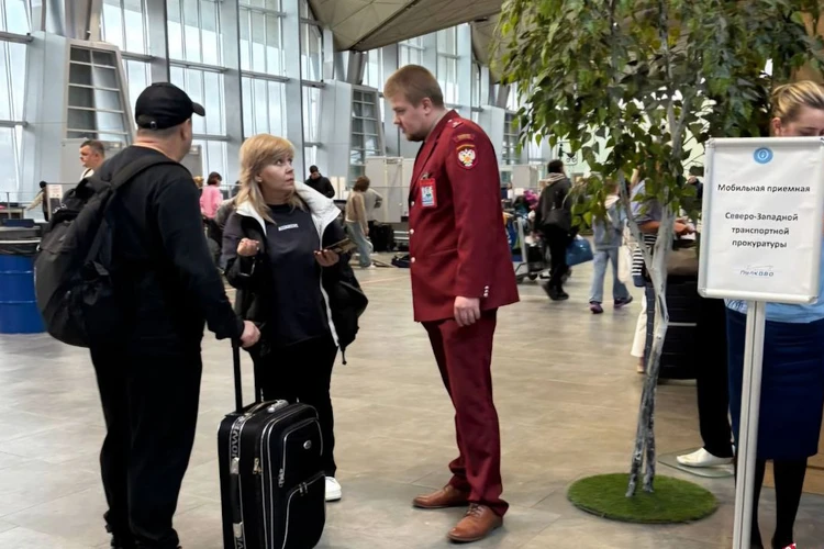 Итоги второго дня коллапса в Пулково: Под сотню отмененных рейсов, приостановлен проход в зону вылетов, раскуплены билеты на поезда