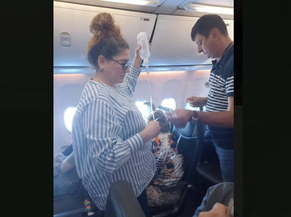 Врач Александр Марандич спас жизнь пассажиру на борту самолёта авиакомпании HiSky. Фото: соцсети