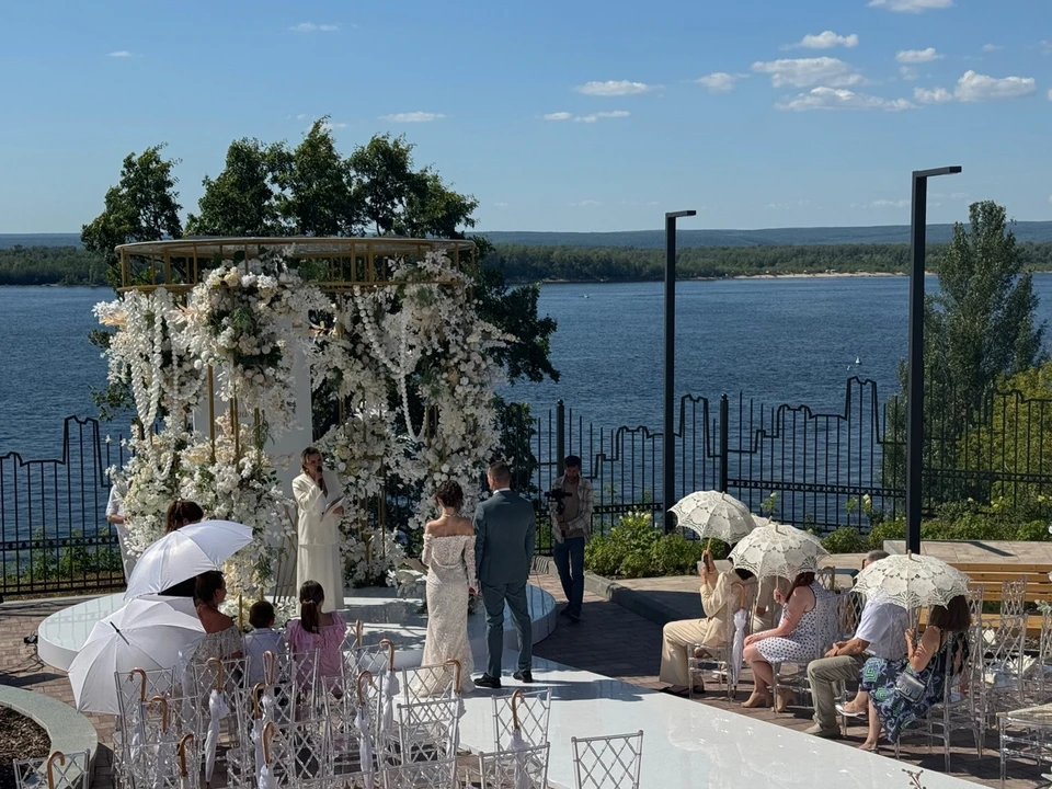 21 пара заключила брак на Даче со слонами. Фото: https://vk.com/63zags