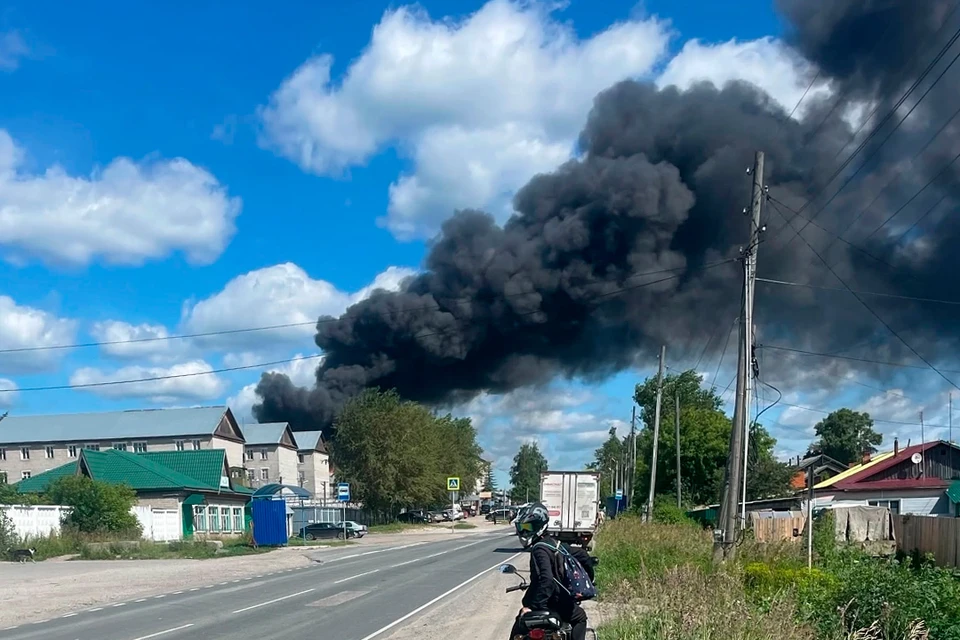 Предварительная площадь пожара составила порядка 300 квадратных метров. Фото: Татьяна Патис