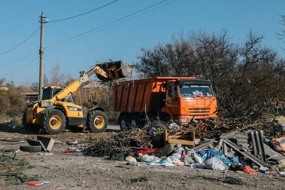 Из Мариуполя с начала года вывезли более 30 тысяч кубометров мусора. Фото: ТГ/Кольцов