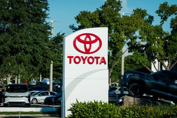 Land Cruiser, Camry и другие бестселлеры: Toyota снова в продаже в России