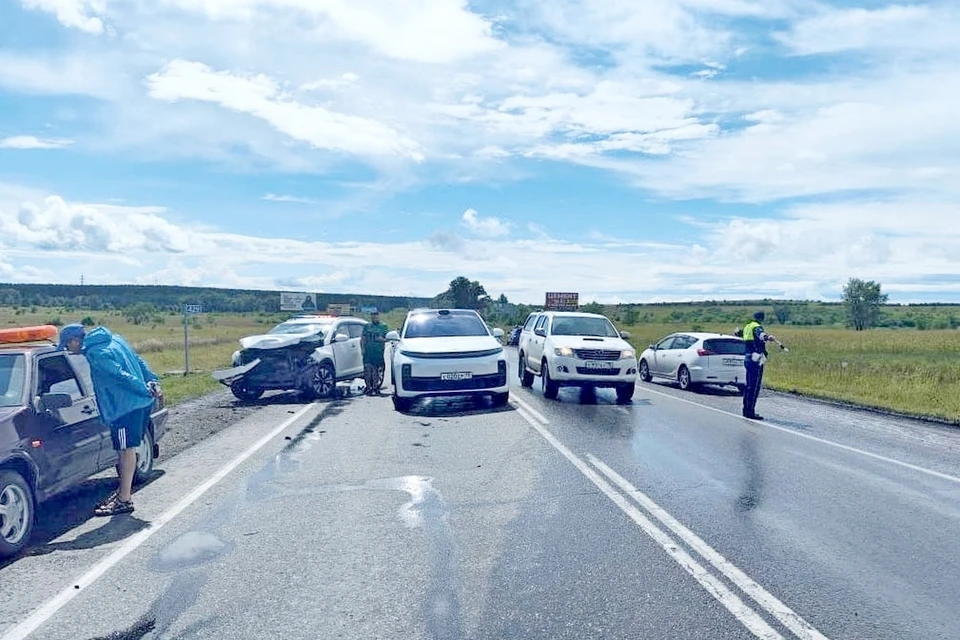 На юге Красноярского края столкнулись два автомобиля. Фото: МВД