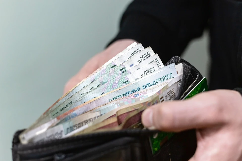 Красноярцу не выплатили зарплату и уволили задним числом