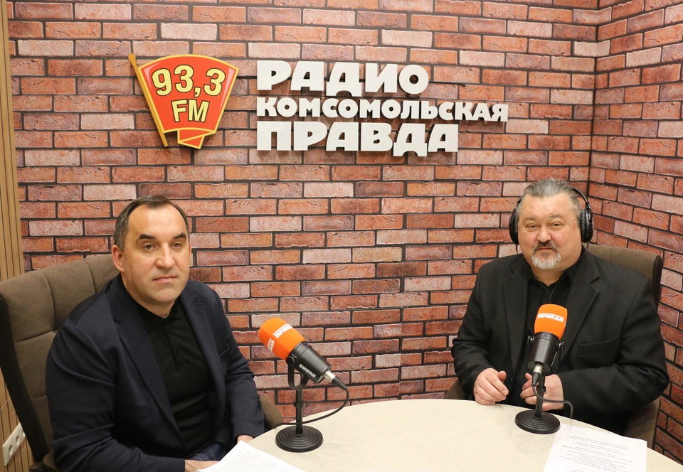 На радио «Комсомольская правда» в Туле – председатель Тульской областной Думы Андрей Дубровский. Фото: Анна КОНЕВА.