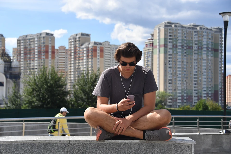 Случайно увиденный где-то в интернете нацистский символ, или переход по ссылке на сайт с запрещёнными материалами - не наказуемы, если это было сделано без умысла.