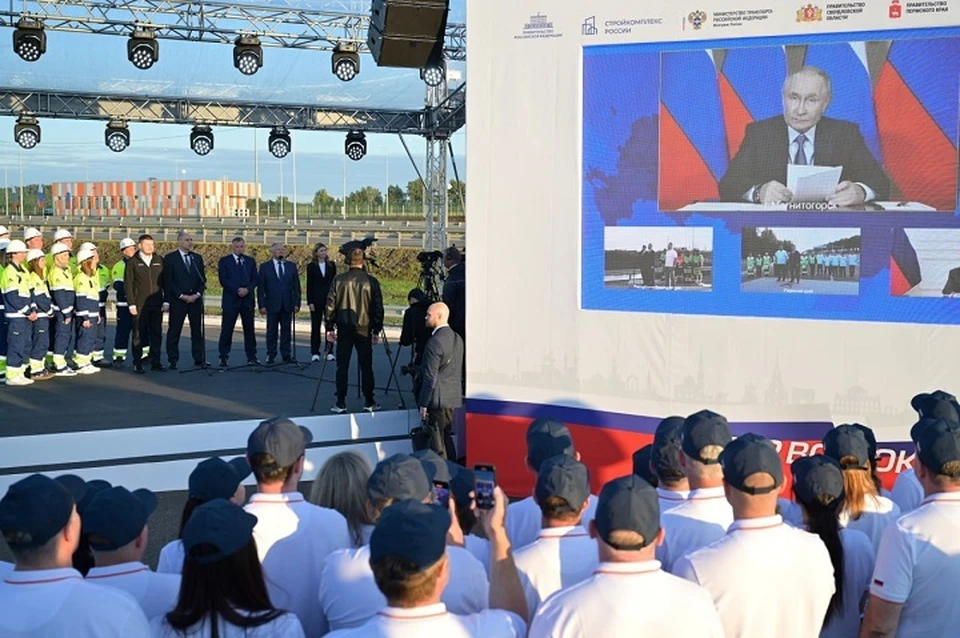 Владимир Путин дал старт движению по новому отрезку автодороги М-12 «Восток» Дюртюли – Ачит. Фото: Департамент информационной политики региона.