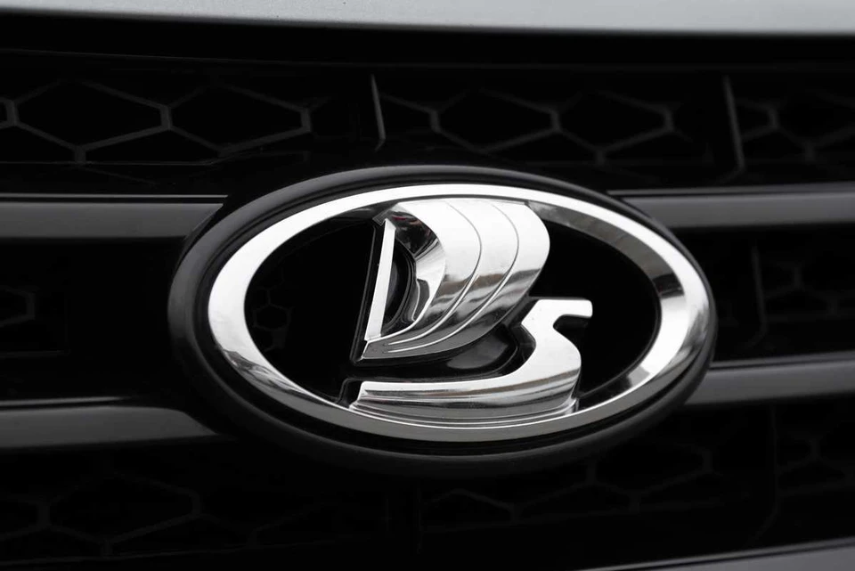 Lada Vesta стала самой продаваемой в РФ с «автоматом». Фото: Anton Pentegov / Shutterstock.com