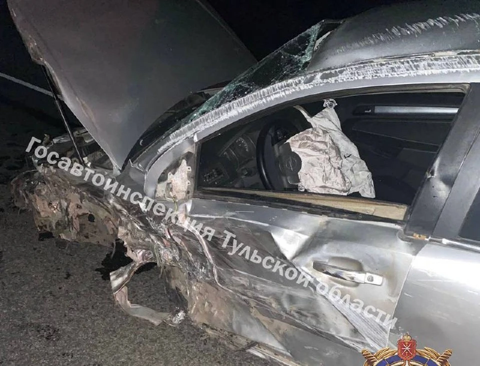В Ефремове автоледи на машине Opel устроила ДТП с двумя большегрузами.