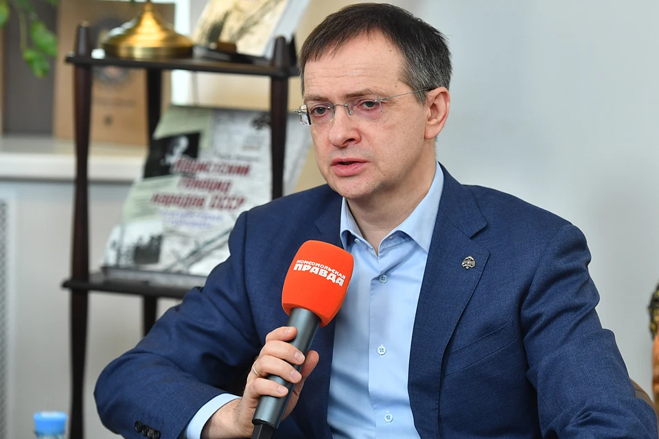 Мединский объяснил появление стыковки «Союз-Аполлона» на обложке учебника