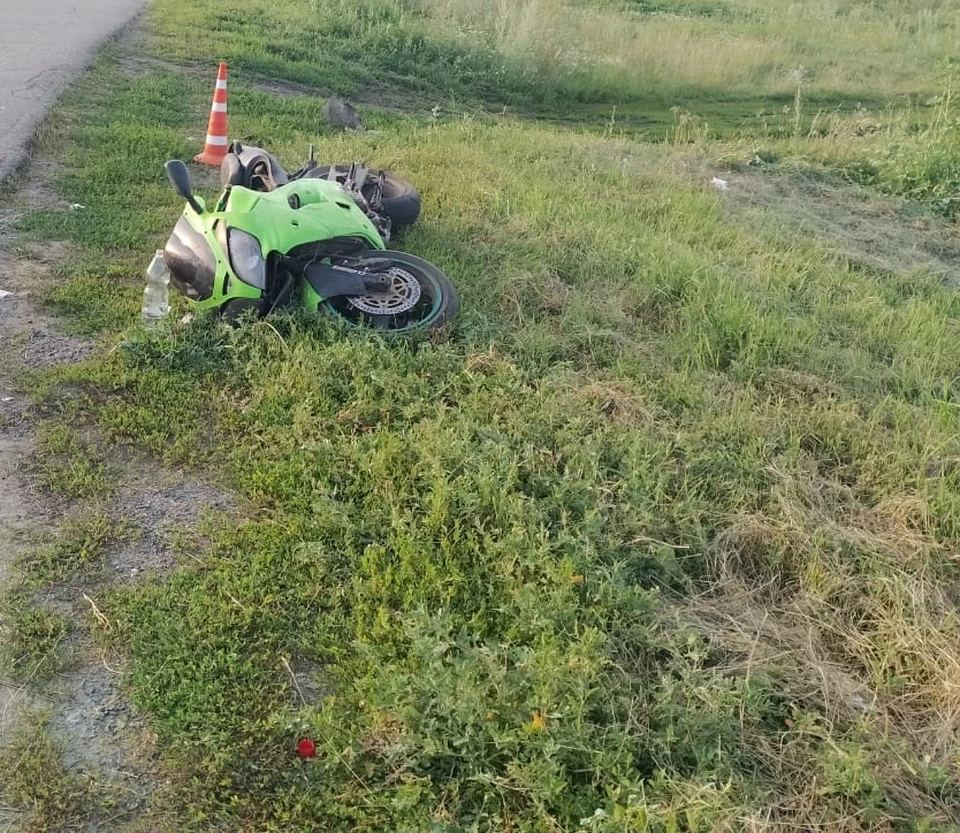 Мотоциклист и пассажир получили тяжелые травмы