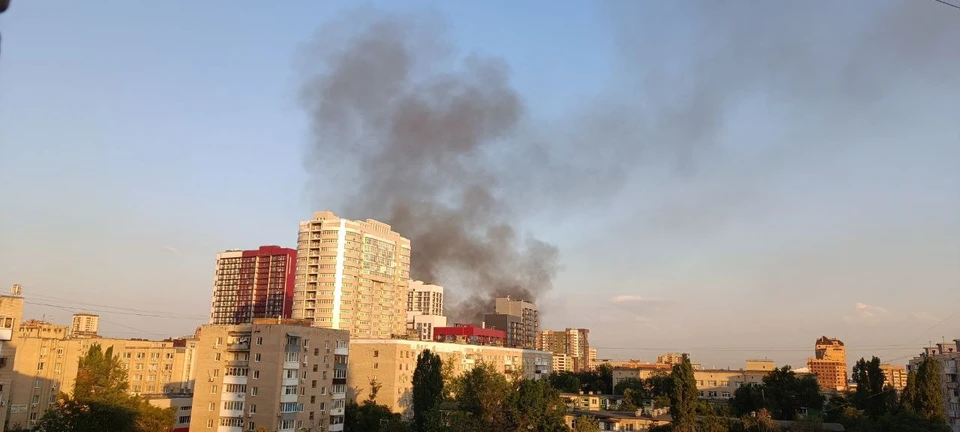 В Ростове на Соколова вечером в пятницу вспыхнул пожар.