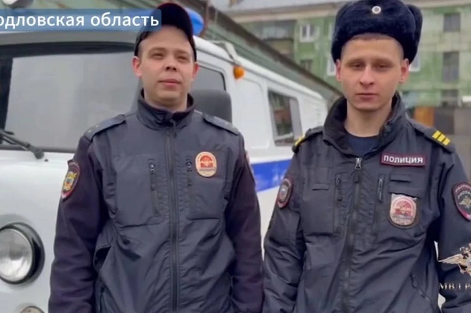 Полицейские из Полевского получили награды за героический поступок. Фото: скриншот из видео, опубликованного в telegram-канале Ирины Волк