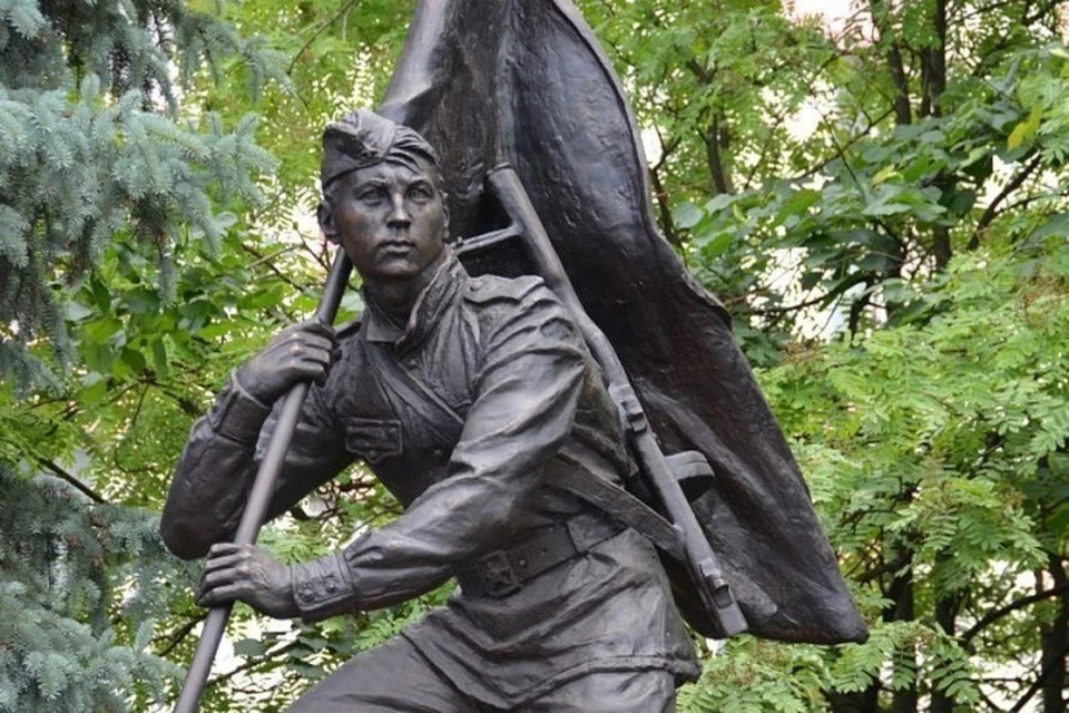 Новый памятник Григорию Петровичу появился несколько недель назад. Фото: правительство Кировской области